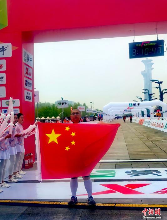 减重逾百斤后仍追逐极限，他在北京半程马拉松