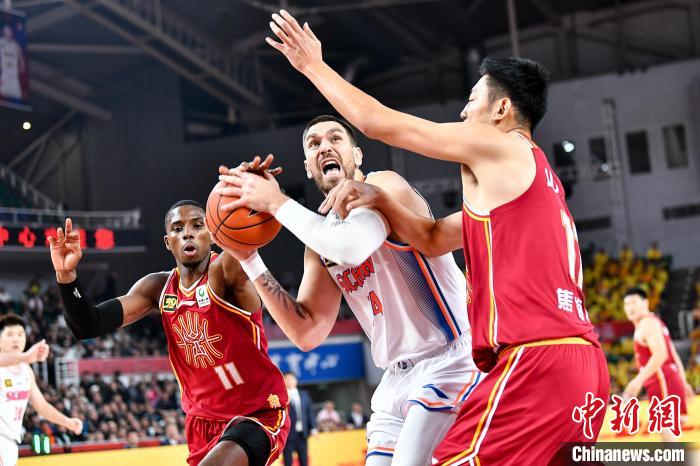 山西汾酒主场击败四川丰谷酒业，豪取两连胜，