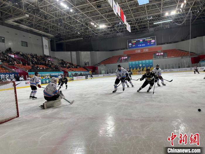 沈阳赛区中国男子冰球职业联赛正式开启，和平