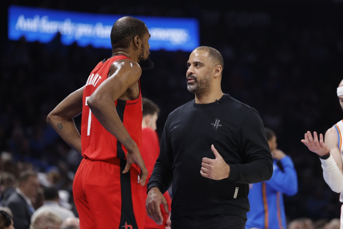 火箭惨败湖人伊森低迷引斯通坚持不交易