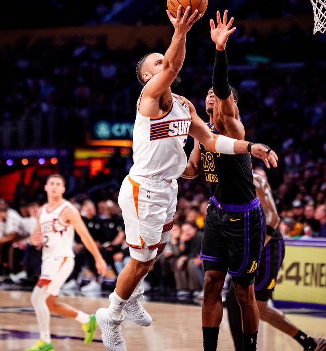 勒布朗詹姆斯率湖人狂胜太阳 双枪缺阵致太阳惨